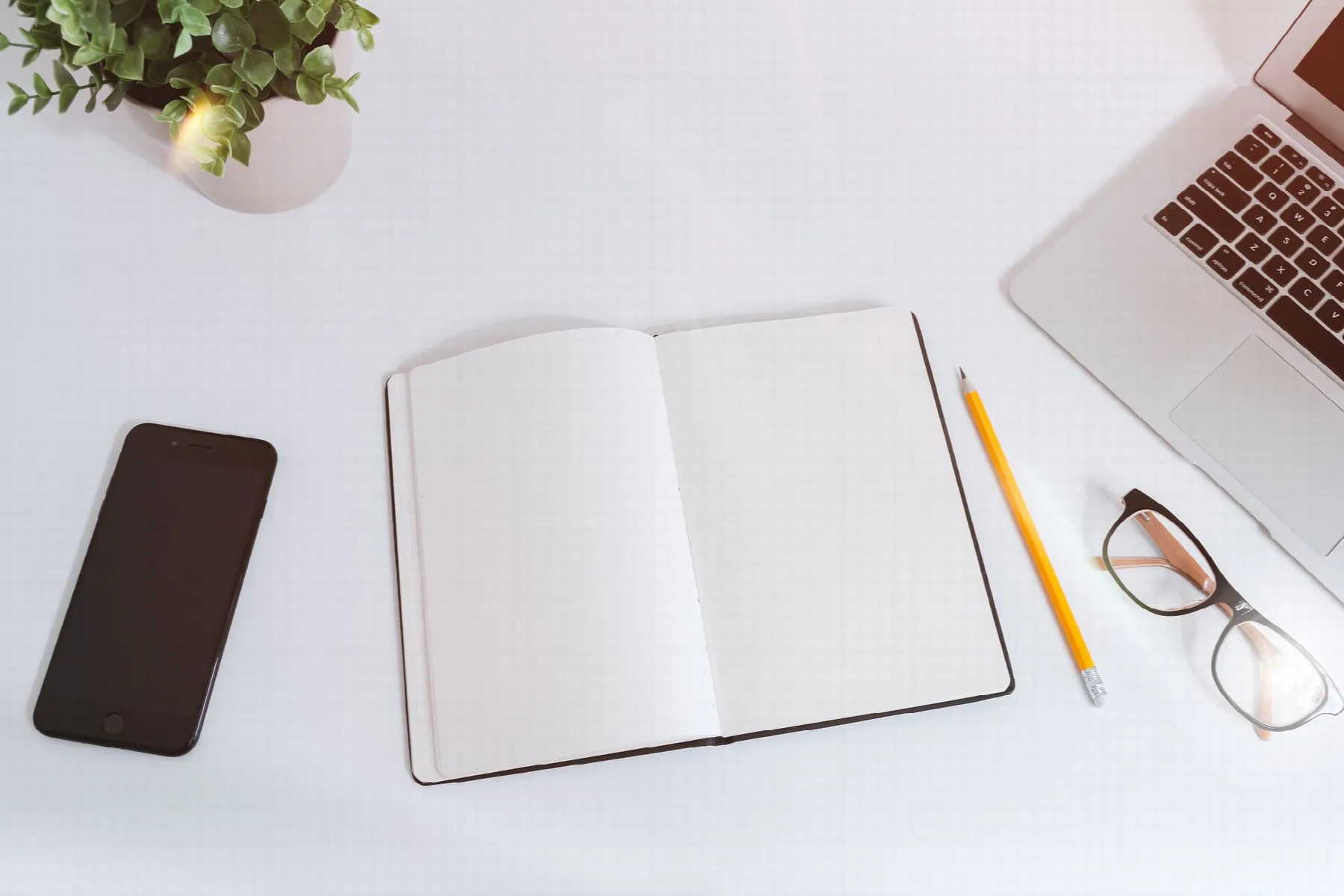 Cómo encontrar anunciantes para un blog: contacto directo, marketplaces y propuesta