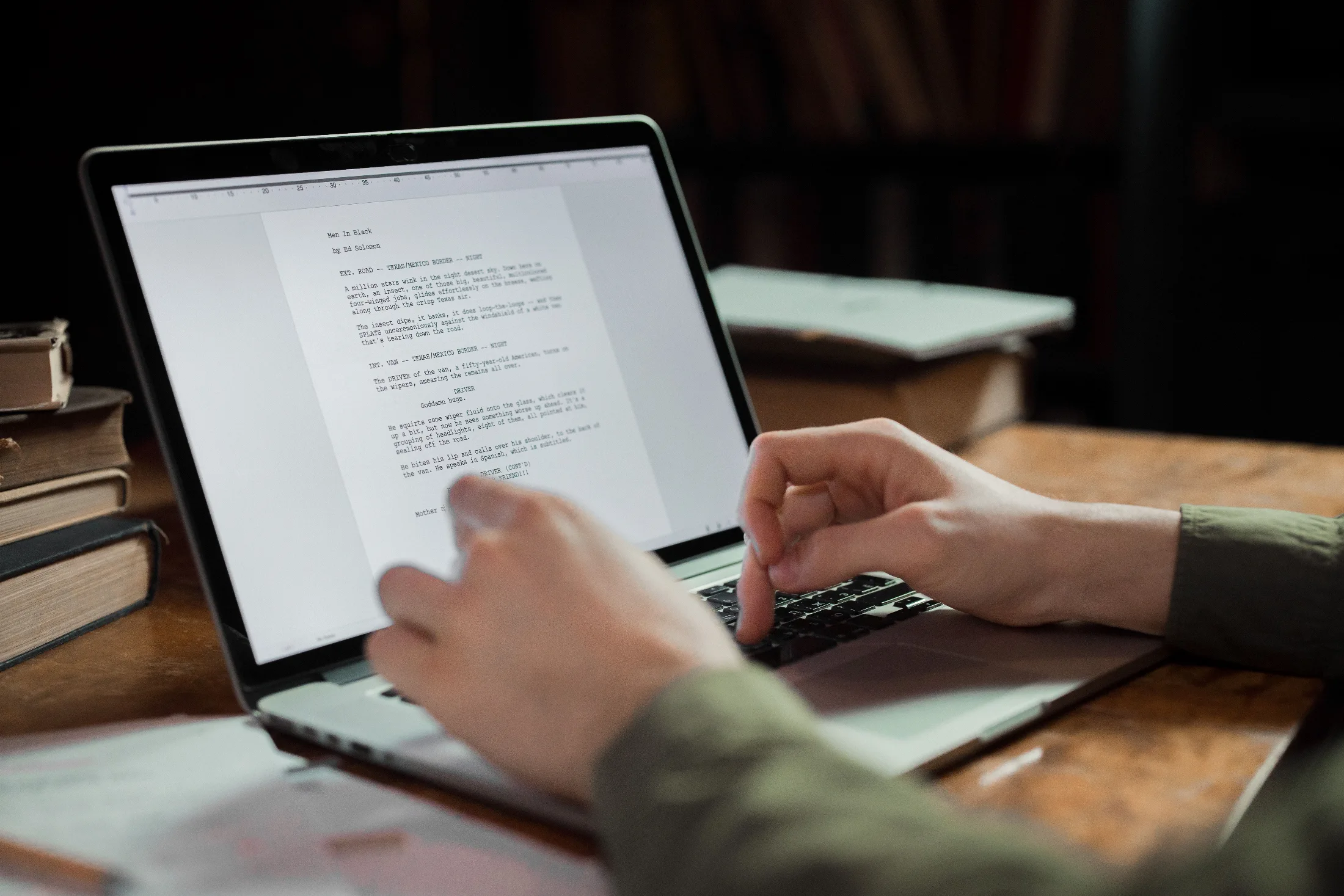 Artículo patrocinado y SEO: publicidad, rel sponsored, nofollow y transparencia